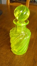 FLACON A PARFUM ANCIEN EN VERRE OURALINE / Ht 14.5 cm.