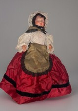 Poupée en habit folklorique -