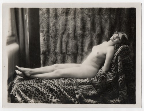 Photo curiosa 1930 femme - photo,
