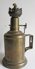 LAMPE D'ÉCLAIRAGE À ESSENCE. feutrée. Ancienne en laiton.