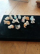 Figurine de chat miniature en