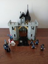 LEGO 10039 Black Falcon’s Fortress Set Réédition Legends 2002 Forteresse Faucons