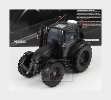 1:32 UNIVERSAL HOBBIES Valtra