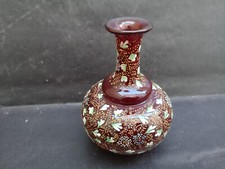 Joli vase ancien verre rouge rubis décor fleurs émaillées hauteur 11,5 cms TBE