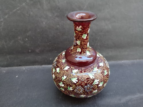 Joli vase ancien verre rouge
