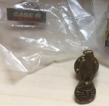 Lot 2 Pins Pin's CASE POCLAIN