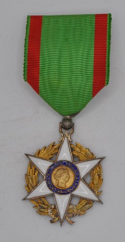 Décoration médaille - -,