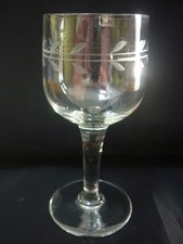 Verre de table ancien gravé:12.3cm