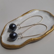 boucles d'oreilles crochets perles noires en coquillage couleur tahiti 