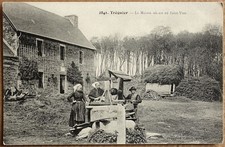 CPA - TRÉGUIER La Maison où est né Saint-Yves - Fontaine Puits