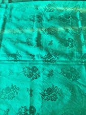 ANCIEN  COUPON DE TISSU SOYEUX TYPE BROCART FLEURS EN RELIEF  - 145 cm x 160 cm