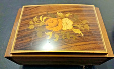 jolie boite musical ancienne à bijou  - intérieur velours et bois