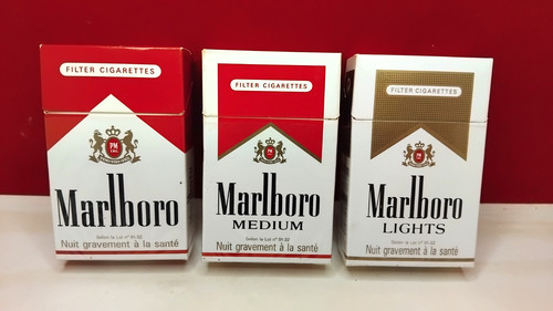 Lot paquets de cigarettes - de,