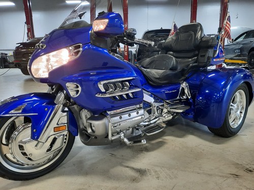 2005 honda gold wing - gold,