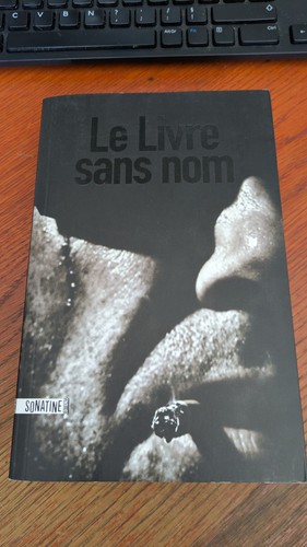 Livre sans nom anonyme - livre,