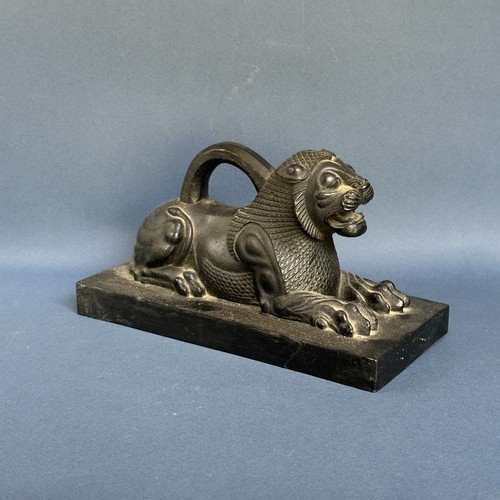 Lion couché perse - perse, résine