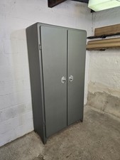 Armoire métallique de cuisine