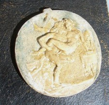 CURIOSA  Bas- Relief  Médaillon  Scène EROTIQUE Décors à L' Antique Plâtre Peint