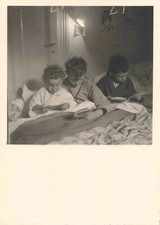 ANCIENNE PHOTOGRAPHIE TRIO D'ENFANTS AU LIT A L'HEURE DE LA LECTURE