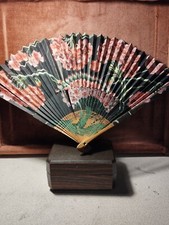 Ancien Eventail  motif floral
