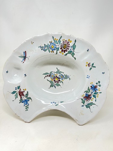 Grand plat barbe - barbe, faïence