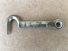 Ancien petit crochet métal /