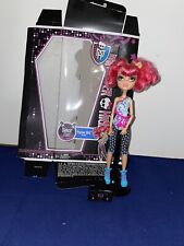 POUPEE MONSTER HIGH "  HOWLEEN WOLF, DANCE CLASS " Complète
