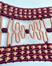 Jolie embrasse à rideau en passementerie jamais utilisée