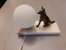 Lampe à poser ancienne marbre Art Déco statuette chien signée TEDD années 1930 .