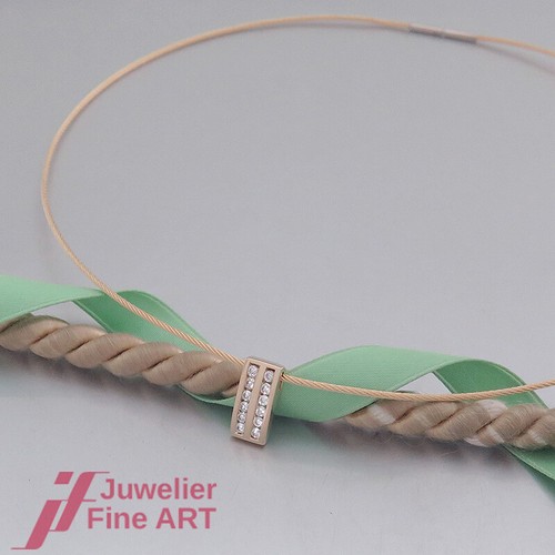 Collier pendentif brillant sur