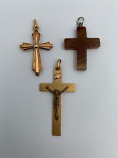 LOT 3 PENDENTIFS PLAQUE OR FANTAISIE CROIX CHRETIENNES 7 GRAMMES 30 W516
