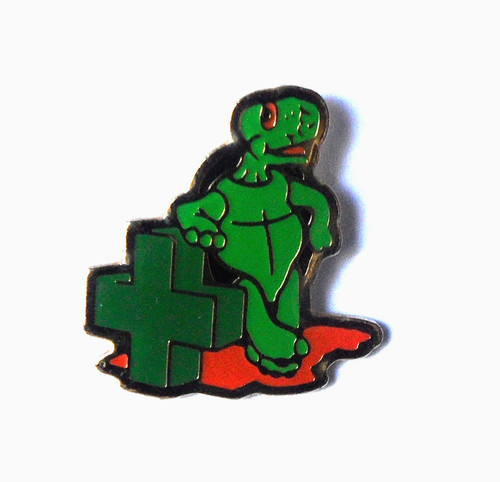 Pin tortue croix pharmacie - pin's,