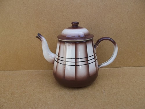 Ancienne cafetière tôle - en,