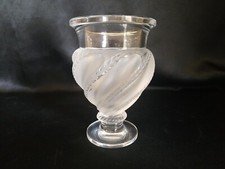 LALIQUE - VASE  " ERMENONVILLE