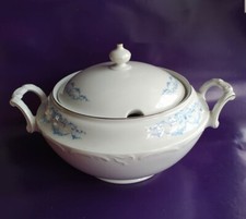 Soupière en porcelaine Bavaria Schirnding décor très fin et frais, blanc et bleu