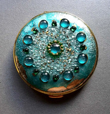 Poudrier ancien neuf d'époque