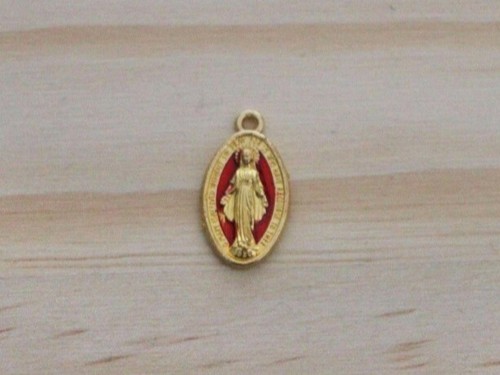 Médaille ovale vierge - de, la