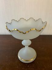 Coupe sur pied en opaline