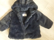 manteau bébé Kiabi 18mois ( 77-82cm 11 kg) bleu marine fausse fourrure 100% poly