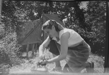 CAMPING SAUVAGE  DOUCHE   JEUNES FILLES  CHIEN /6 ANCIENS NEGATIFS  :  1940/50