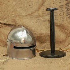 Casque de chevalier médiéval