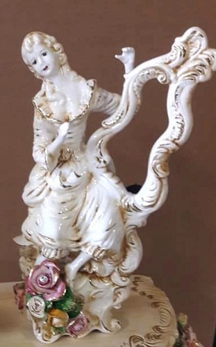 Sculpture femme avec - avec, lyre