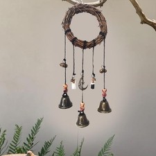 Carillons à vent en rotin balcon de jardin avec cloches anciennes et bouteilles