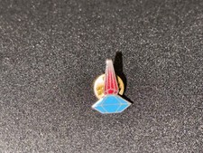 (X) PINS BADGE ENAMEL VINTAGE COLLECTION LUXE PARFUM LOULOU CACHAREL