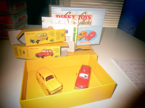 Dinky toys coffret renault 4 - dinky,