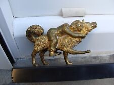 ENFANT ALLONGE SUR DOS D,UN