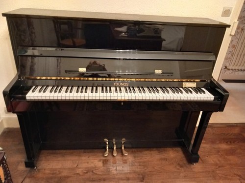 Piano droit youngs - droit, laqué
