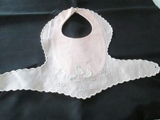 Bavoir ancien brodé rose - , +