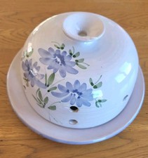 Plateau Cloche à Fromage Fleurs Bleues Céramique Vernissée seconde moitié XXe 