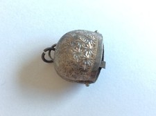 Argent Pendentif Charm Cloche avec battant ciselé petite